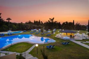 Bazén v ubytování Century Resort nebo v jeho okolí