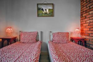 Łóżko lub łóżka w pokoju w obiekcie Malinowe Wzgórze domki 60 m2 z balią na wyłączność