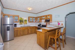 Kuchyň nebo kuchyňský kout v ubytování Roatan Ocean View - ground floor apts + 10 fotografií