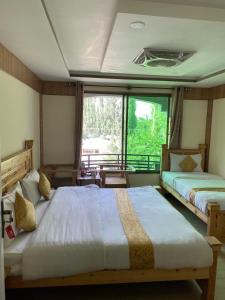 Postel nebo postele na pokoji v ubytování Arcadian Resort Skardu