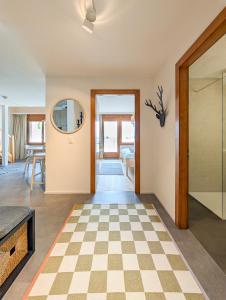 Imagen de la galería de Spacieux duplex avec accès direct au bains, en Saillon