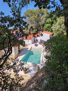 Πισίνα στο ή κοντά στο Lamaisonbleue