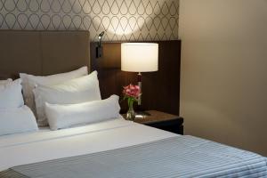 Cama ou camas em um quarto em Bourbon Hotel & Suites Curitiba
