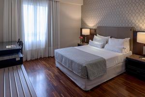 Cama ou camas em um quarto em Bourbon Hotel & Suites Curitiba