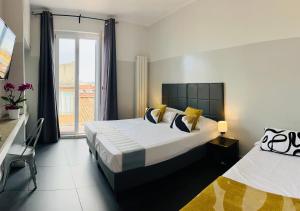 A bed or beds in a room at Floor 6 Boutique Rooms by DOT Suites