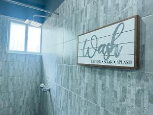 Koupelna v ubytování Urban Escape - 2Br 2Bth Condo in Reduit Rodney Bay, Gros Islet + 38 fotografií