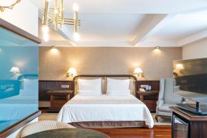 Cama ou camas em um quarto em Bourbon Hotel & Suites Curitiba