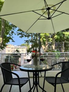 Balkón nebo terasa v ubytování Blue Hotel