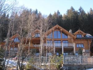 The building in which the holiday home is located