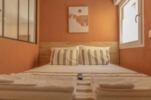 Ένα ή περισσότερα κρεβάτια σε δωμάτιο στο KasbahBoHome, Expérience d'ailleurs, centre ville, Nîmes