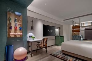 Postel nebo postele na pokoji v ubytování EVEN Hotel Yining