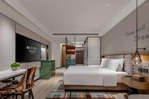 TV a/nebo společenská místnost v ubytování EVEN Hotel Yining