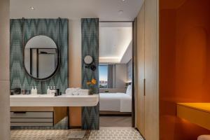 Postel nebo postele na pokoji v ubytování EVEN Hotel Yining