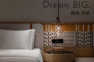 Letto o letti in una camera di EVEN Hotel Yining