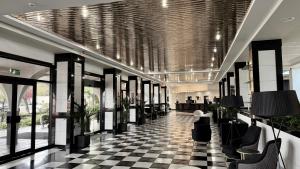 a lobby with a black and white checkered floor at Hotel Puerto Palace in Puerto de la Cruz