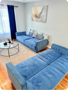 Imagem da galeria de Luxurious, Spacious, Modern 6 BR Escape with parkings and sleeps up to 16 em Irvington