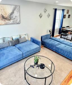 Imagem da galeria de Luxurious, Spacious, Modern 6 BR Escape with parkings and sleeps up to 16 em Irvington