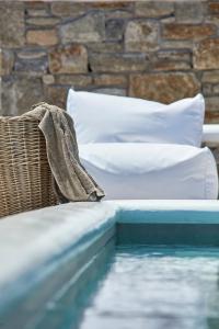 Bazén v ubytování Mykonos Waves Beach House & Suites nebo v jeho okolí + 31 fotografií