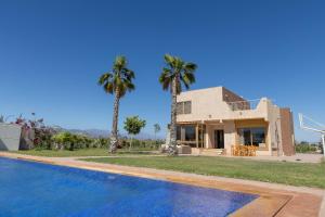 Πισίνα στο ή κοντά στο Peaceful Family Villa on a Farm with Private Pool and Stunning Mountain Views