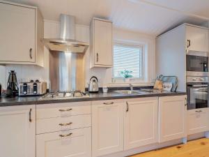 Imagen de la galería de 1 Bed in Langbank 73846, en Langbank 14 fotos más