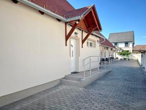 Το κτήριο όπου στεγάζεται  το διαμέρισμα