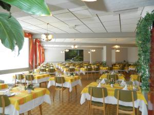 Restaurace v ubytování Logis Hôtel L'Elancèze