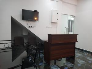 TV a/nebo společenská místnost v ubytování Blackthorn Hotel