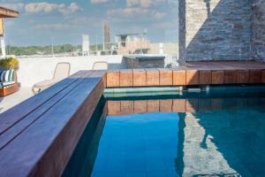Bazén v ubytování Grau Business Hotel nebo v jeho okolí