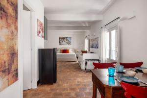 Postel nebo postele na pokoji v ubytování Le Dimore del Corso Acireale II - Sicily Stay, fra Catania, Taormina, il Mare e l'Etna