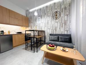 a kitchen and living room with a couch and a table at Alexandras Urban Studio in Bendevís