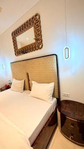 Fotografie z fotogalerie ubytování High Rise Royal Luxury 2 BHK with Private Patio v destinaci Gurgáon