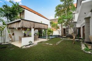 Zahrada ubytování Beautiful villa on the beach side, large garden, parking