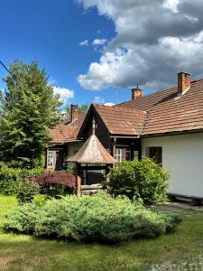 a house with a gazebo in a yard at Pod Ogrodami in Stary Sącz