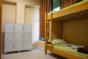 Llit o llits en una habitació de D1 Hostel