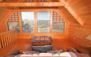 Gallery image of Red Cedar Lodge - Mountain Views, Outdoor Hot Tub, + Arcade Games! in Sevierville