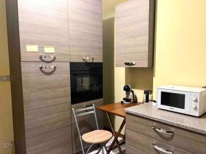 a small kitchen with a microwave and a table at Apartment in Alexandria! in Alessandria