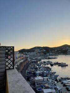 Foto de la galería de Agenzia Isotur MARI DI LEVANTE en Ponza