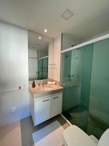 Encantador apê com 2 suítes的一间浴室