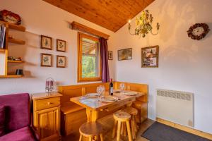 Χώρος καθιστικού στο Ski-In Ski-Out Apartment for 6 in Méribel Mottaret