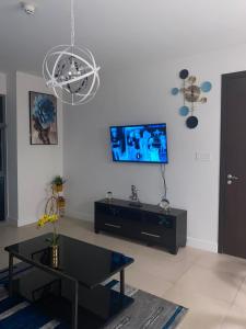 TV in/ali zabaviščno središče v nastanitvi Parkhurst Suite