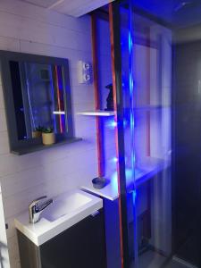 Ένα μπάνιο στο Tiny House proche de la plage sans draps ni serviettes