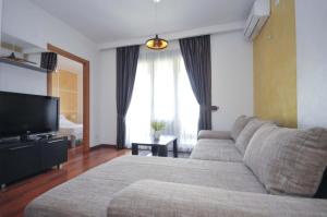 TV a/nebo společenská místnost v ubytování Seaside Apartments Petrovac