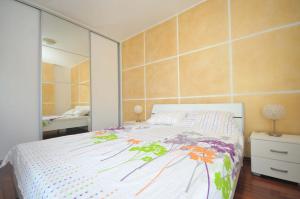 Postel nebo postele na pokoji v ubytování Seaside Apartments Petrovac