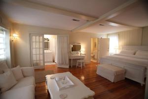 a large living room with a bed and a couch at The Cottage House in Thompson
