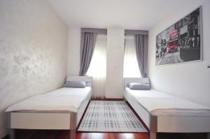 Postel nebo postele na pokoji v ubytování Seaside Apartments Petrovac