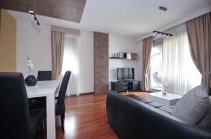 TV a/nebo společenská místnost v ubytování Seaside Apartments Petrovac
