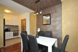 Kuchyň nebo kuchyňský kout v ubytování Seaside Apartments Petrovac