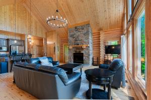 Μια τηλεόραση ή/και κέντρο ψυχαγωγίας στο Fiddler Lake Resort - Deer 60