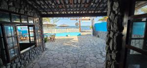 a building with a patio with a view of the ocean at Pousada Casa Del Mare in São Pedro da Aldeia