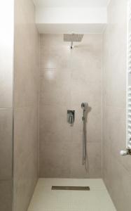 Ένα μπάνιο στο New! Spacious 2BR in Quiet Area Alba Iulia